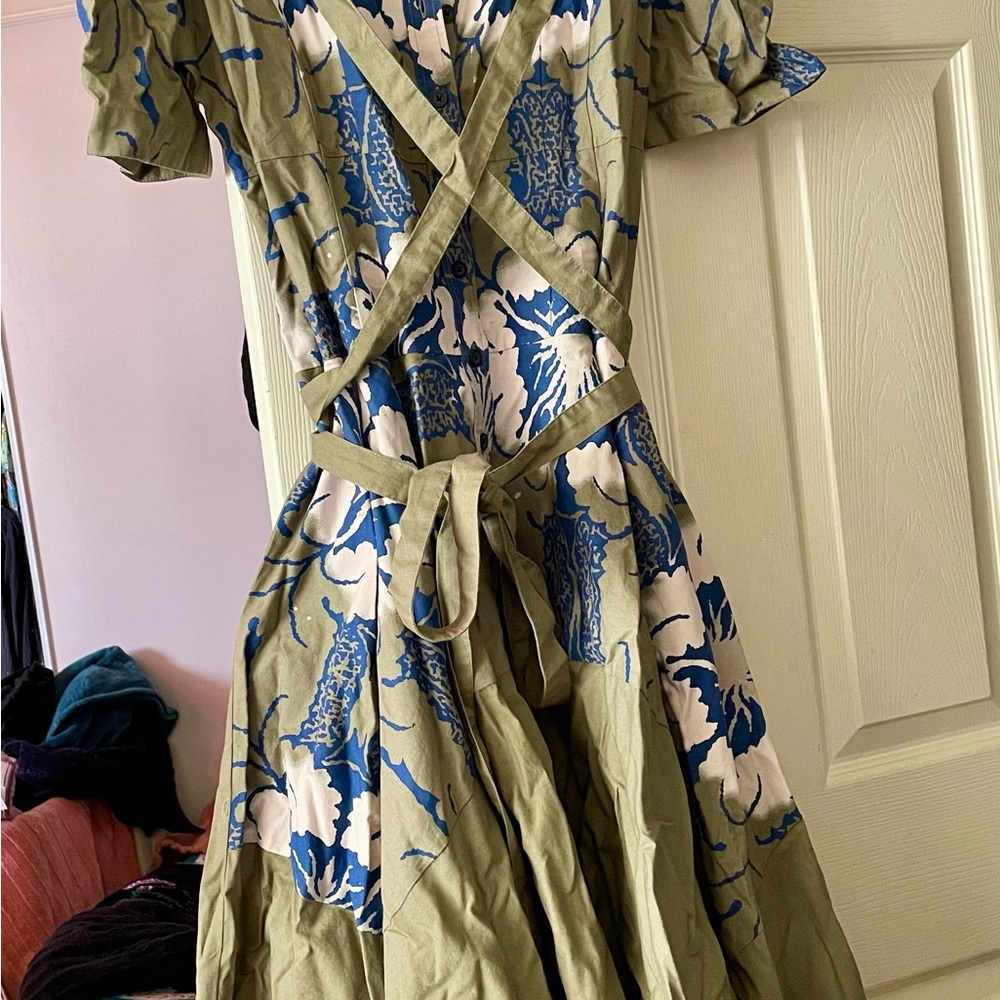 Gary’s winning dress season 2, episode 1!